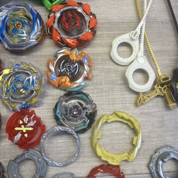 Assorted Large Lot of Beyblade Bay Blades Launchers Parts Metal & Plastic - Picture 5 of 14